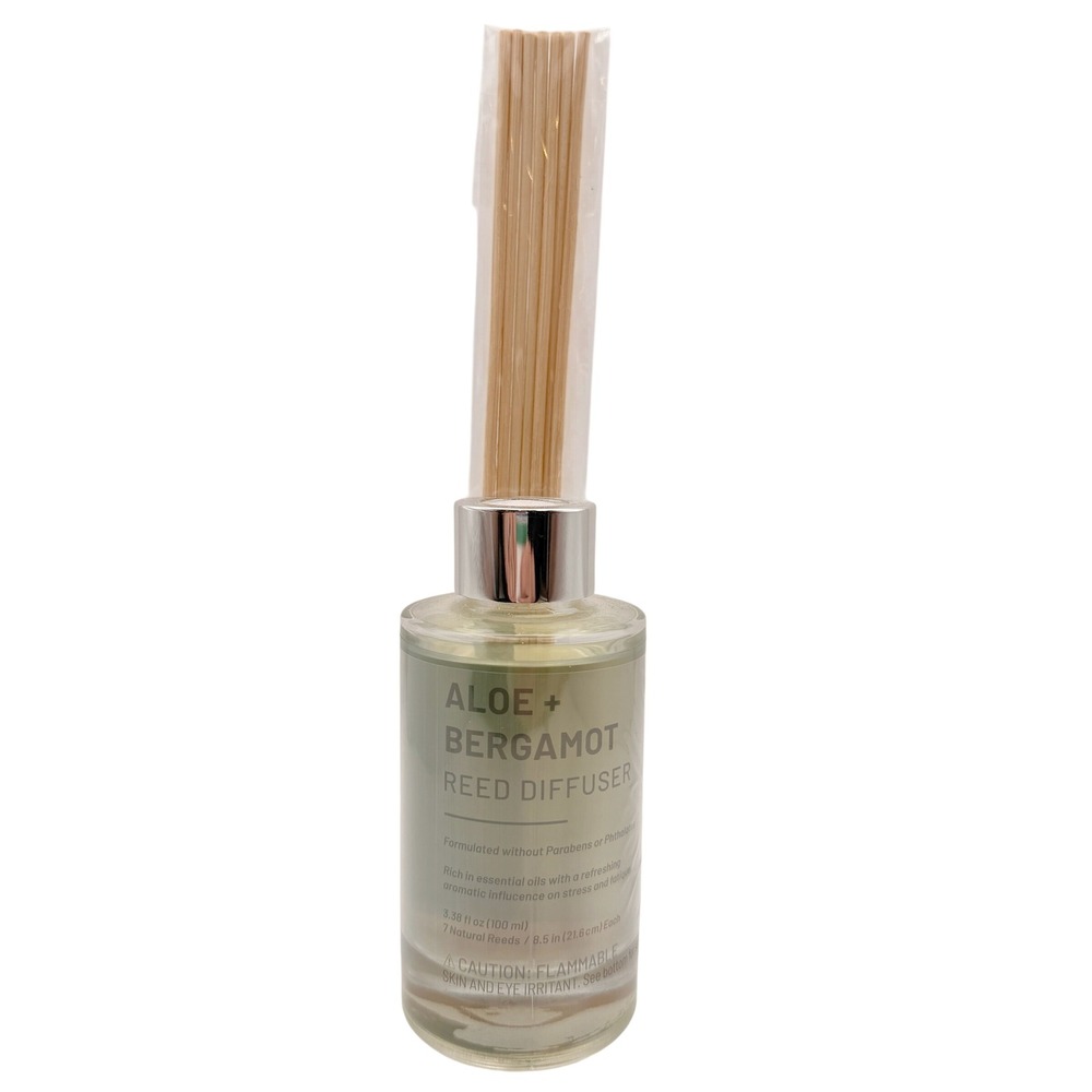 Target Aloe & Bergamot Reed Diffuser Glass Bottle Fragrance Wood Sticks Decor